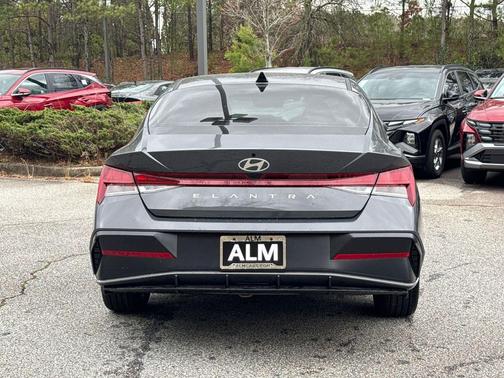 2025 Hyundai ELANTRA SEL