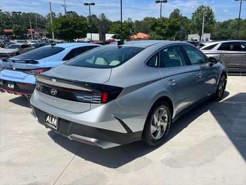 2025 Hyundai SONATA SE