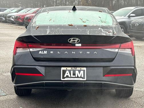 2025 Hyundai ELANTRA SEL