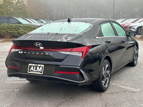 2025 Hyundai ELANTRA SEL