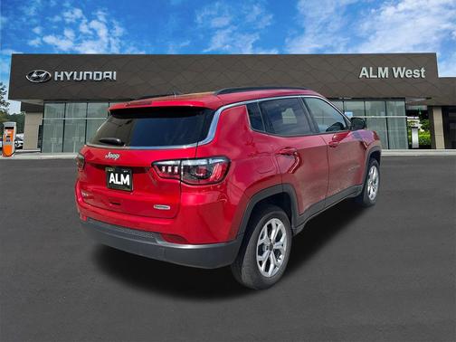 Red Hot Pearlcoat 2025 Jeep Compass Latitude