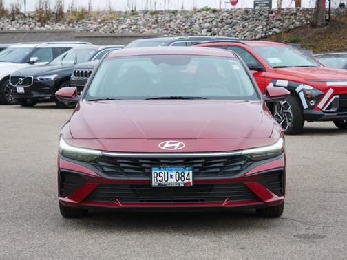 2025 Hyundai ELANTRA SE