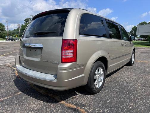 Light Sandstone Metallic Clearcoat 2009 Chrysler Town & Country Touring