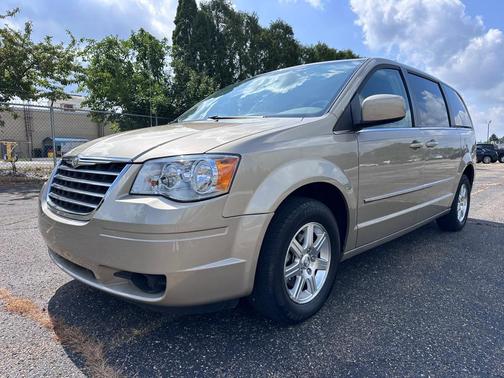 Light Sandstone Metallic Clearcoat 2009 Chrysler Town & Country Touring
