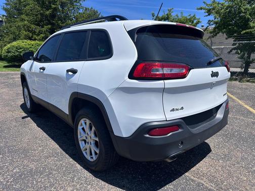 Bright White Clearcoat 2016 Jeep Cherokee Sport