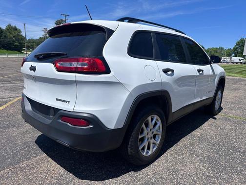 Bright White Clearcoat 2016 Jeep Cherokee Sport