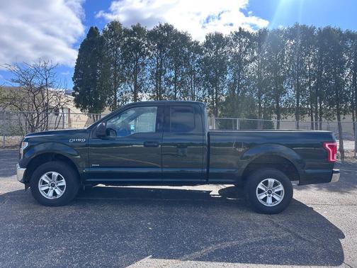 GREEN 2017 Ford F-150 SUPER CAB