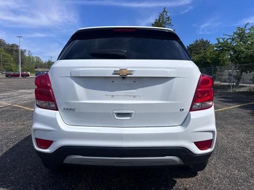 Summit White 2020 Chevrolet Trax LT