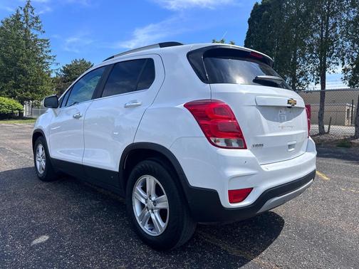 Summit White 2020 Chevrolet Trax LT