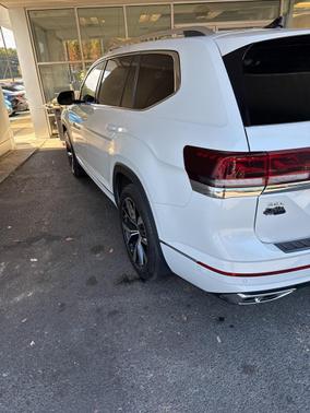2024 Volkswagen Atlas 2.0T SEL Premium R-Line 4MOTION