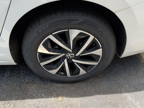 Pure White 2024 Volkswagen Jetta 1.5T S