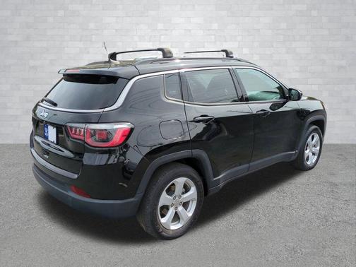 Diamond Black Crystal Pearlcoat 2020 Jeep Compass Latitude