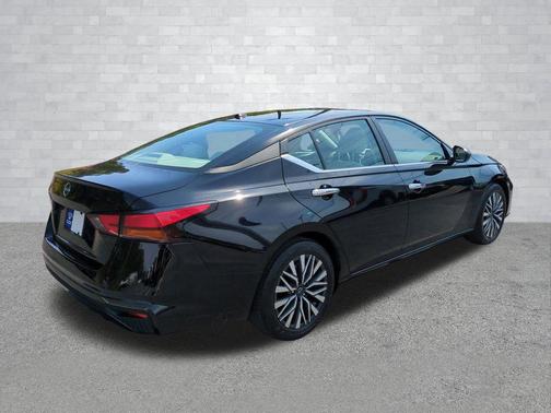 Super Black 2025 Nissan Altima 2.5 SV