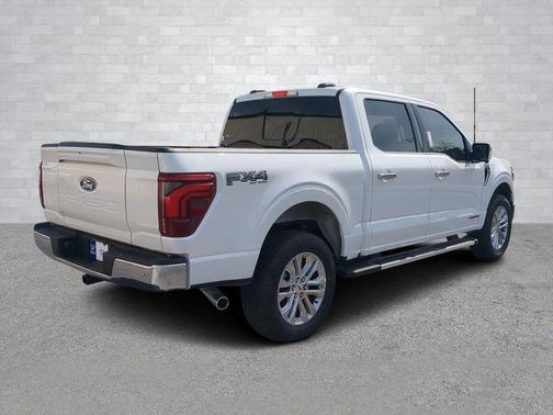 STAR WHITE METALLIC TRICOAT 2025 Ford F-150 Lariat