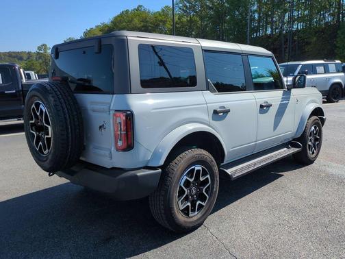 Avalanche Gray 2026 Ford Bronco Outer Banks