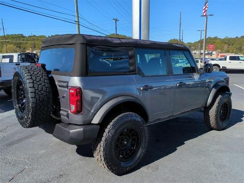 2025 Ford Bronco Base