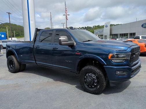 Patriot Blue Pearlcoat 2023 RAM 3500 Limited Crew Cab 4x4 8' Box