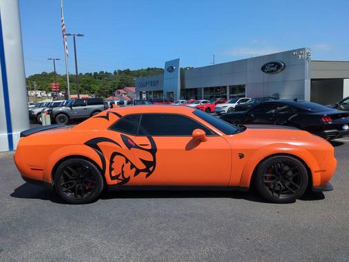 Octane Red Pearlcoat 2022 Dodge Challenger SRT Hellcat