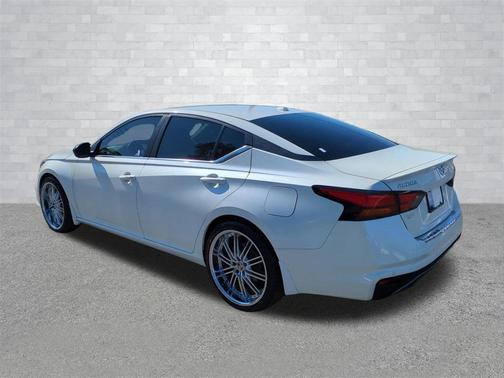 2021 Nissan Altima SR FWD