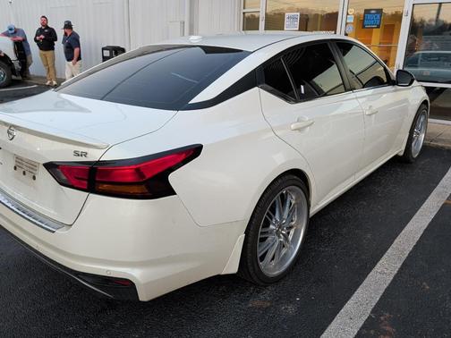 2021 Nissan Altima SR FWD