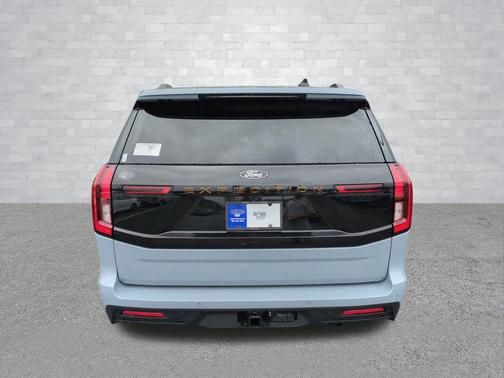 GLACIER GRAY MET TRI-COAT 2026 Ford Expedition Tremor