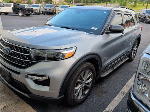 ICONIC SILVER METALLIC 2023 Ford Explorer XLT