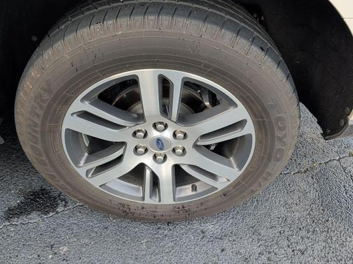 STAR WHITE MET TRI-COAT 2024 Ford Expedition XLT