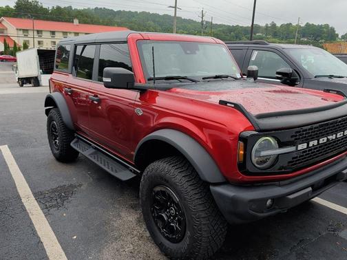 HOT PEPPER RED MET TINT CC 2022 Ford Bronco Wildtrak