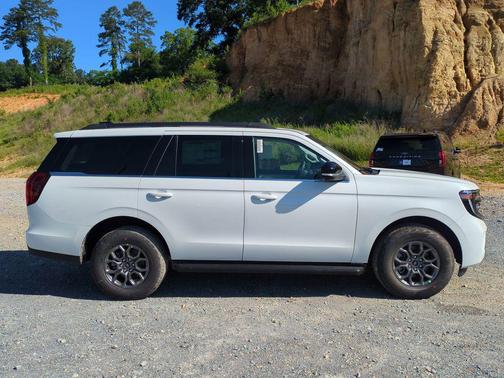 STAR WHITE MET TRI-COAT 2026 Ford Expedition Active