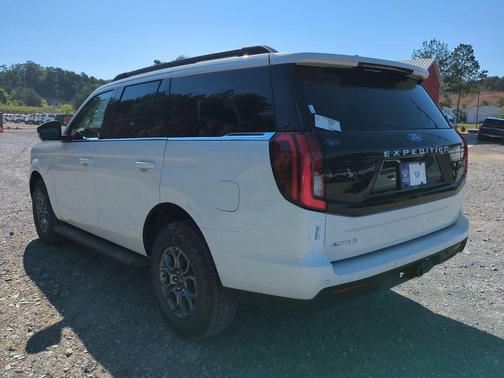 STAR WHITE MET TRI-COAT 2026 Ford Expedition Active
