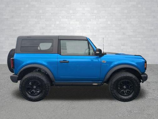 VELOCITY BLUE METALLIC 2023 Ford Bronco Wildtrak