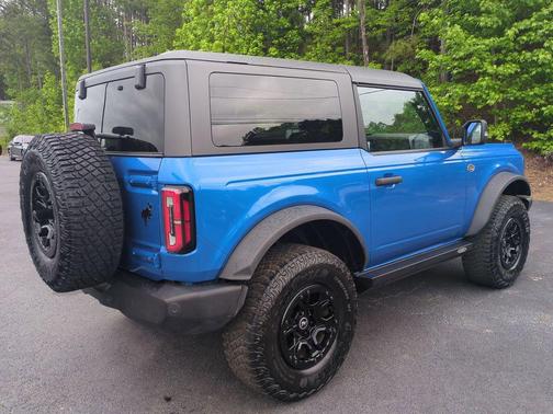 VELOCITY BLUE METALLIC 2023 Ford Bronco Wildtrak