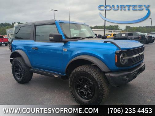 VELOCITY BLUE METALLIC 2023 Ford Bronco Wildtrak
