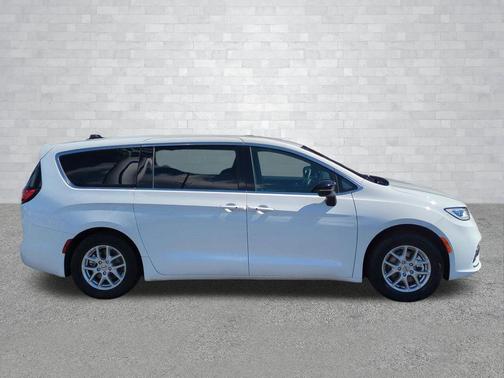 2025 Chrysler Pacifica L