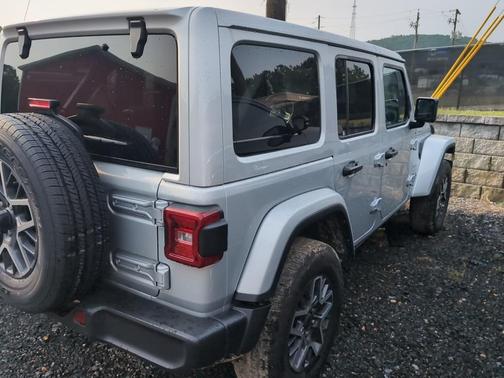 2024 Jeep Wrangler 4-Door Sahara 4x4