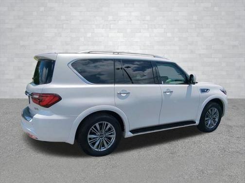 2023 INFINITI QX80 Luxe