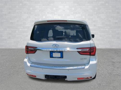 2023 INFINITI QX80 Luxe