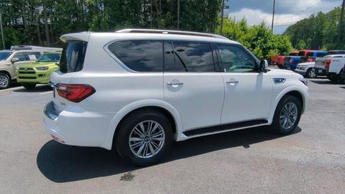 2023 INFINITI QX80 Luxe