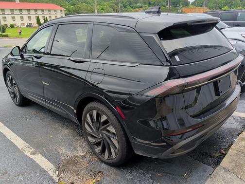 INFINITE BLACK MET CC 2025 Lincoln Nautilus Reserve