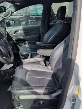 2025 Chrysler Pacifica L