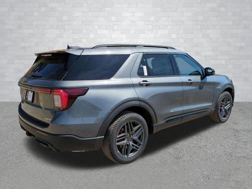 Carbonized Gray Metallic 2026 Ford Explorer ST-Line