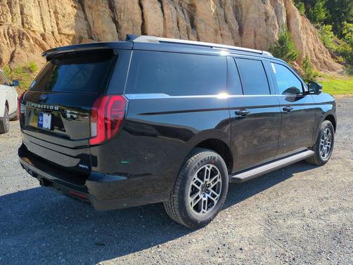 AGATE BLACK METALLIC 2026 Ford Expedition Max Active 4x2