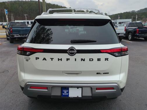 2023 Nissan Pathfinder SL 4WD