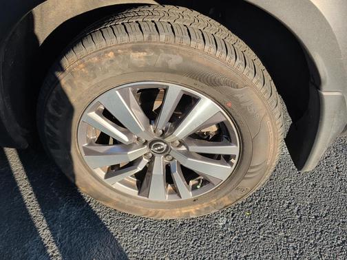 2023 Nissan Pathfinder SL 4WD