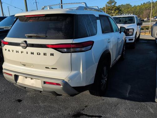 2023 Nissan Pathfinder SL 4WD