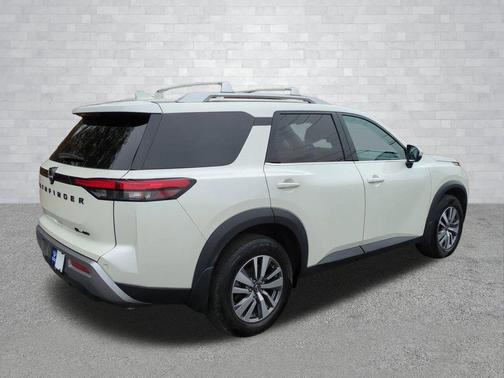 2023 Nissan Pathfinder SL 4WD