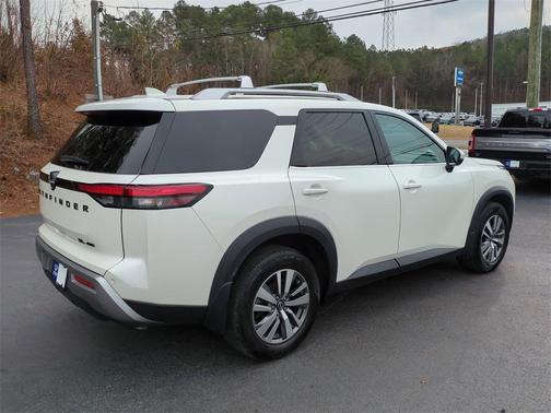 2023 Nissan Pathfinder SL 4WD