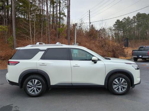 2023 Nissan Pathfinder SL 4WD