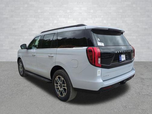 SPACE SILVER METALLIC 2026 Ford Expedition Active