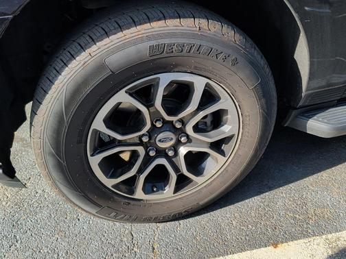 AGATE BLACK METALLIC 2024 Ford Expedition XLT